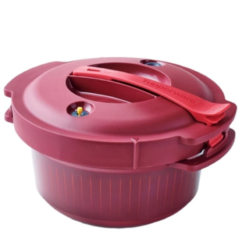 Tupperware microwave pressure cooker.  EUC!